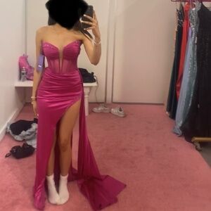 Gorgeous strapless prom dress!! NEVER WORN